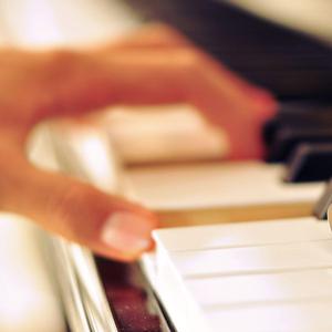 被绑在床强摁做开腿呻吟H
