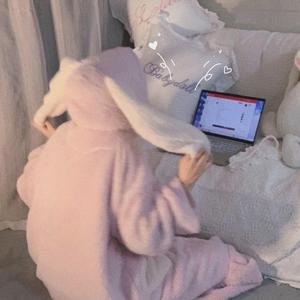 被绑在床强摁做开腿呻吟H
